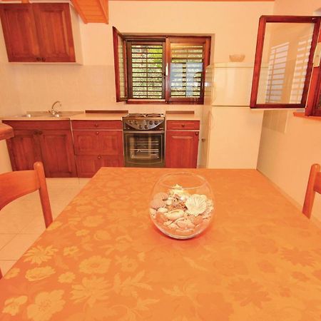 Gorgeous Apartment In Prigradica With Kitchen Extérieur photo