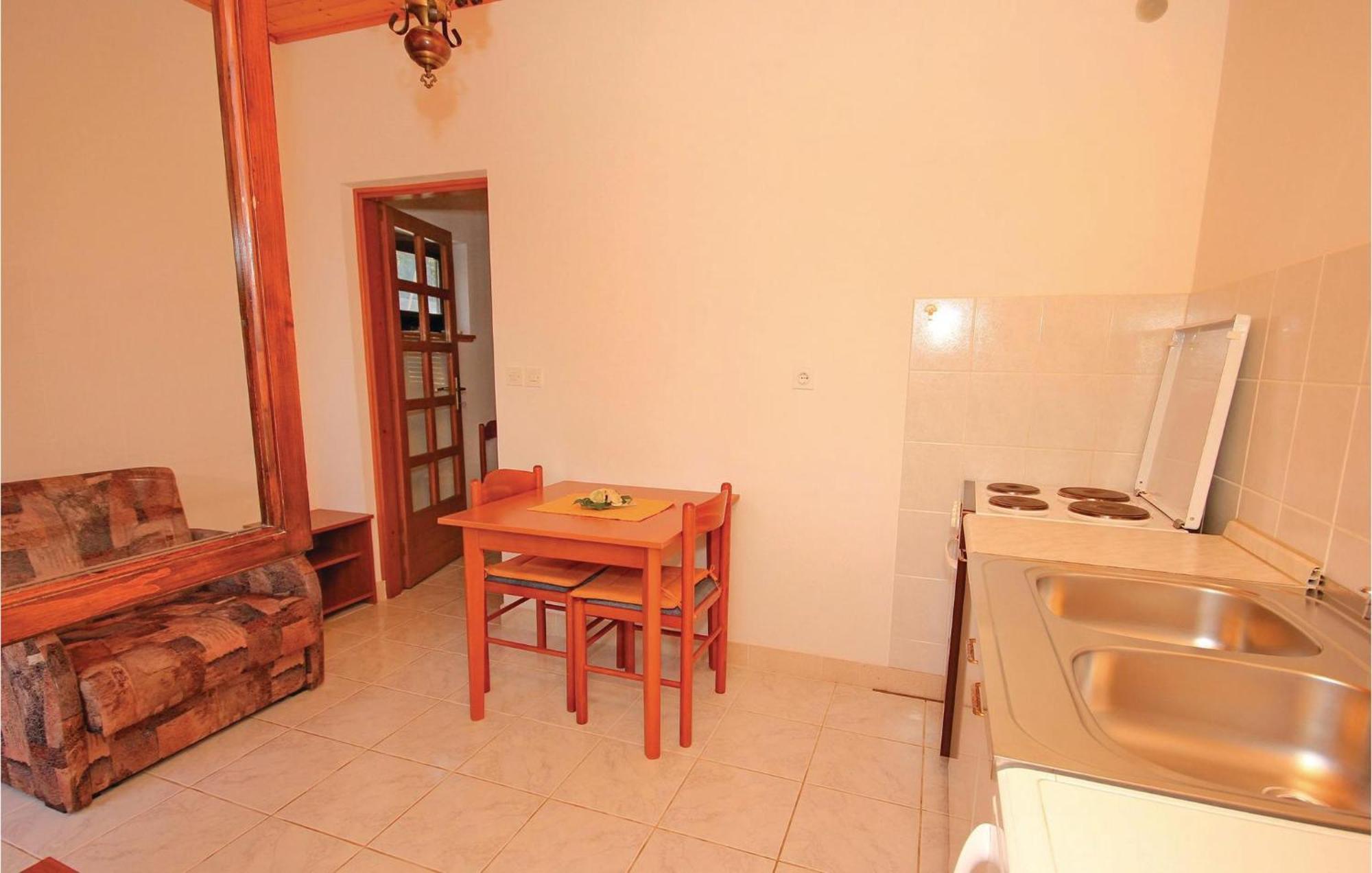 Gorgeous Apartment In Prigradica With Kitchen Extérieur photo